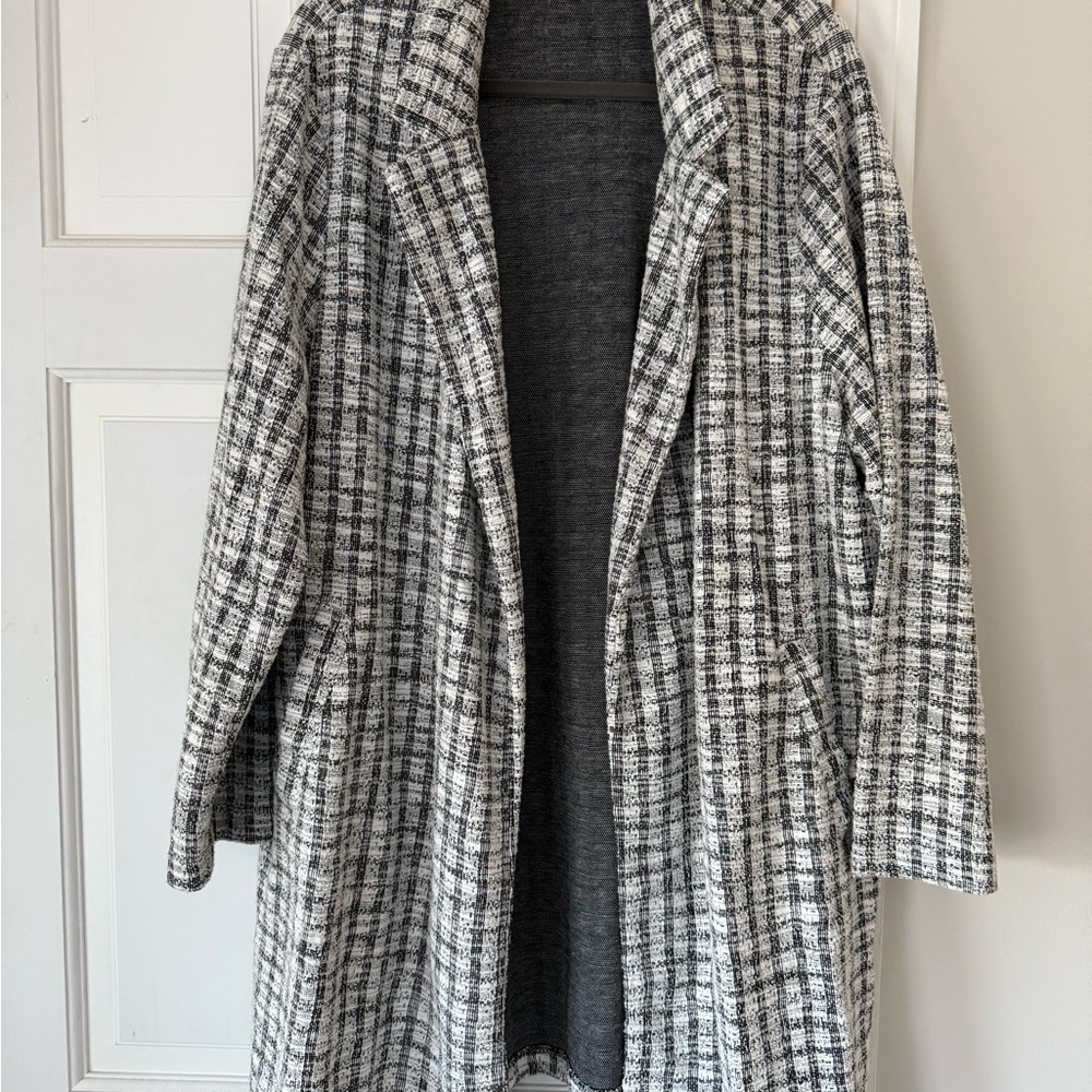 MELLODAY Textured Knit Jacket in Black and White